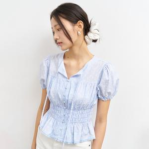 WOMAN 플라워 셔링 퍼프 블라우스 [LIGHT BLUE] / WBE2L03524
