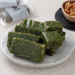 [시루조아] 쑥 견과찰떡 500g 10개입 / 5가지 견과류 가득 영양 떡 개별포장