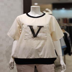 [벨라디터치] V9D2BL28 심플 V 블라우스