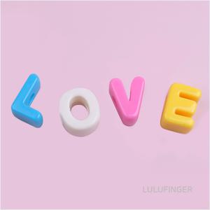 [룰루핑거] 이니셜 비즈 LOVE 1.5x2x1.4cm (1세트) 1M-02-225
