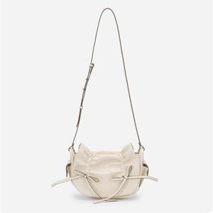 갤러리아 [써스데이아일랜드]2025 S/S 리본 셔링 숄더백(T252MBP141W)