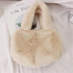 [라일리] Rly 귀여운 디자인 페이크퍼 손가방 학생 퍼가방 미니백  9927135)