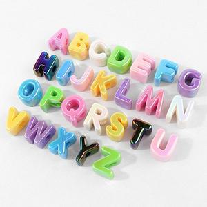 싼비즈 [6788-06]아크릴통과형 오로라 알파벳비즈 20.5mm ,1개