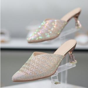 [블랙도트]바이로쏘 포인티드 토 미들힐 글리터 큐빅 6cm 뮬 샌들 (BY)25S12541BB2