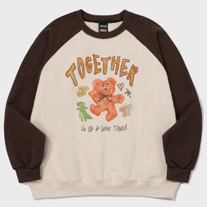 Together bear 레글런 스웨트셔츠 베이지브라운