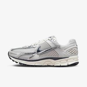 나이키 NIKE 줌 보메로 5 우먼스 포톤 더스트 앤 운동화 FD0884-025