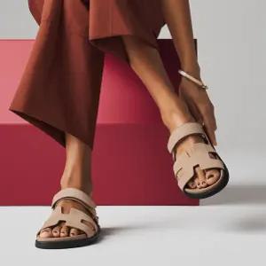 에르메스 Chypre sandal H222297Z C9 시프레샌들 베이지색세이블
