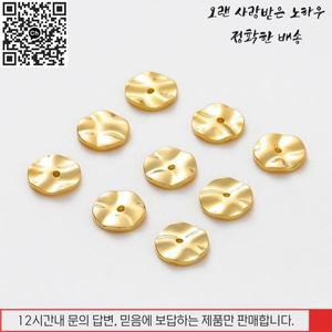 30개/로트 14K 금도금 6 8mm 플랫 라운드 금속 스페이서 비즈 웨이브 목걸이 귀 팔찌 보석 구성 요소 용
