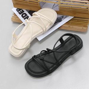 여름 꼬임 크로스 스트랩 밴딩 플랫 샌들 (2cm) 레이카