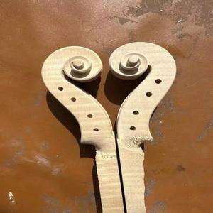 2PCS 4 현 4/4 바이올린 목 불꽃 메이플 부품 핸드 조각 한 스크롤