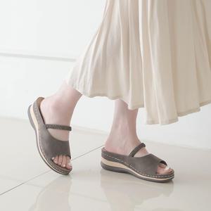 올리 자인 밴딩 스트랩 쿠션 웨지 슬리퍼 5.5cm