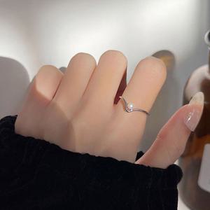 [nomajin_life]단아한 브이 곡선 속 진주 반지 실버925도금