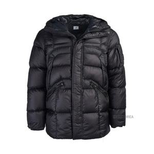 [롯데백화점]CP컴퍼니 [라벨루쏘] FW24 남성 DD 쉘 롱 패딩 자켓 17CMOW206A 006099A 999