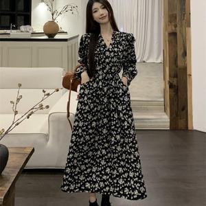 [다잇템] 여성 롱 검정 플라워패턴 V넥 귀여운 잔주름 원피스