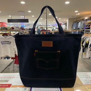 [리바이스] 남녀공용 포켓 포인트 토트 백 (D5440-0002)
