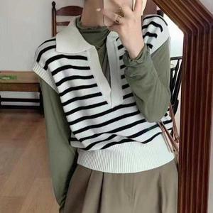 [셀러허브]카라넥 크롭데일리 니트 조끼 스트라이프 모던 캐주얼룩 (S31569108)