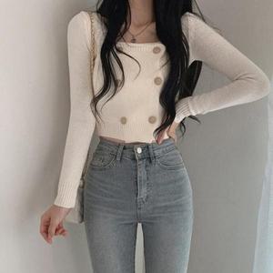 크롭 데일리 여성 긴팔 니트 루즈핏 단추 (3bcTc)