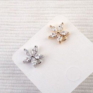 비즈아이 [9-587-18]큐빅뾰족꽃포스트 9x9mm 스텐레스침 고무클러치 ,1쌍(2개)
