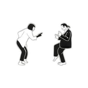 디자인 블랙 화이트 펑크 브로치 재미 있은 펄프 픽션 캐릭터 에나멜 친구 배낭 칼라 액세서리