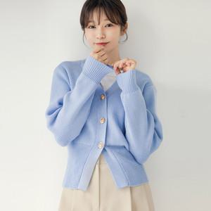 [시크라인] (~XXL까지) 클라드 브이넥 골드 단추 가디건 긴팔 간절기 봄 가을 데일리 일상 캐쥬얼 출근룩 빅사이즈
