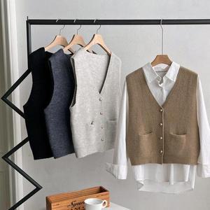 여자 베이직 브이넥 크롭 포켓 니트 조끼