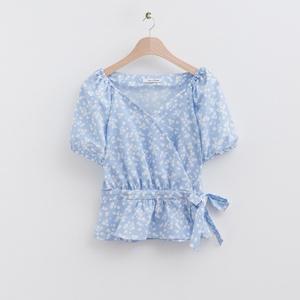 [롯데백화점]로엠 플라워 랩 블라우스(2colors)_RMBLD37RT3