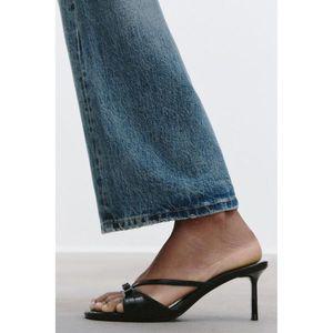 자라 ZARA 여성 엠보싱 버클 힐 샌들324492