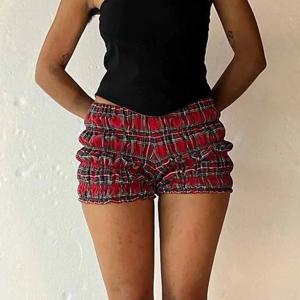 90 년대 빈티지 폴드 라운지 반바지, E-girl 카와이 스트리트웨어, 오두막 격자 무늬 프린트 반바지, 로우 라이즈 프릴 티어 슬림핏 반바지