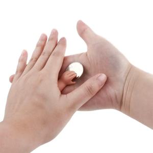 새로운 마술 트릭 작은 손 장난 농담 마술 소품 동전이 사라집니다 클로즈업 성능 마술사