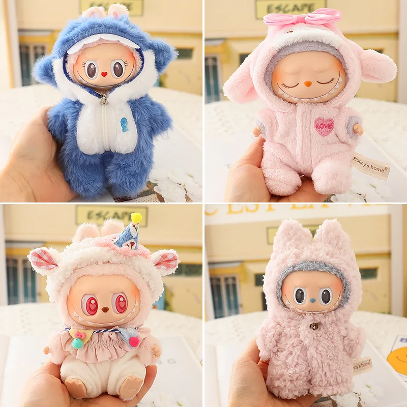 1pc 17cm Labubu 옷 귀여운 미니 봉제 인형 복장 액세서리 V1v2 인형 소녀 어린이 선물을위한 블루 상어 점프 슈트 눈사람 정장