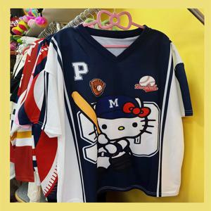(DOMIO) 남성 Tshirt Sanrio HelloKitty 스포츠웨어 Tshirt 루즈 캐주얼 패션 Tshirt 키즈 반팔 티셔츠 남성 의류 Tshirt