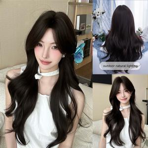 28 인치 다크 브라운 컬러 레이디 스타일 합성 가발 중간 부분 긴 물결 모양의 머리카락 여성용 매일 사용 코스프레 파티 내열성