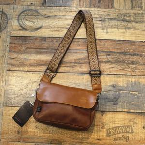 유행 남성 캐주얼 Crossbody 가방 새로운 유행 브랜드 가죽 어깨 가방 스트리트 스타일 지퍼 클로저 부드러운 표면 순수한 색상