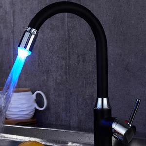 새로운 Led 야간 조명 RGB 수도꼭지 크리 에이 티브 워터 램프 샤워 램프 로맨틱 7 색 목욕 가정용 욕실 장식 조명