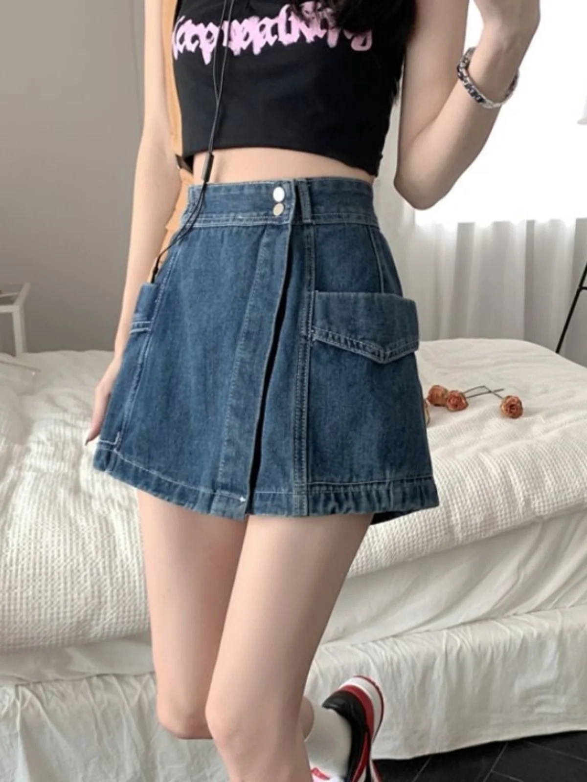 여름 새로운 높은 허리 불규칙한 데님 반바지 여성의 매운 소녀 작은 크기 디자인 슬리밍 효과 스커트 바지 블루 컬러