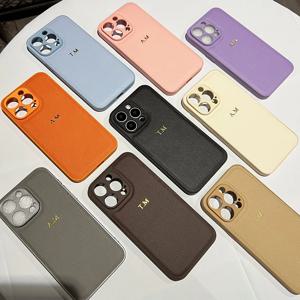아이폰 16 15 14 13 12 11 Pro Max 7 8 Plus XR XS Max 용 명품 맞춤형 가죽 케이스 (이니셜/이름 각인 가능)