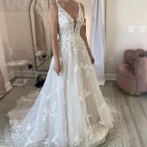 패션 라인 웨딩 드레스 2025 v 넥 맞춤형 코트 트레인 레이스 아플리케 민소매 베스 티드 드 Noiva Robe De Mariée