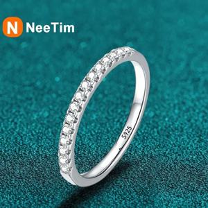 NeeTim Moissanite 반지 925 스털링 실버 화이트 골드 도금 실험실 다이아몬드 영원 밴드 약혼 결혼 반지 여성을위한
