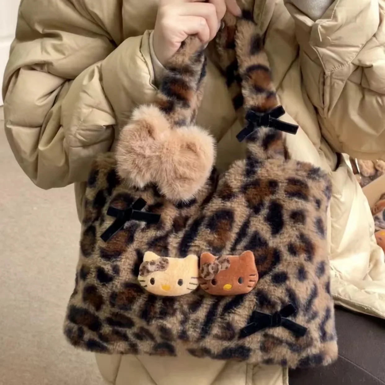 표범 인쇄 헬로 키티 핸드백 귀여운 복고풍 통근 가방 만화 애니메이션 주변 장치 패션 소녀 생일 선물 다목적 레저