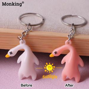Monking 재미 있은 색상 변경 오리 키 체인 UV Photochromic 시뮬레이션 로스트 오리 자동차 펜던트 열쇠 고리 핸드백 액세서리 선물