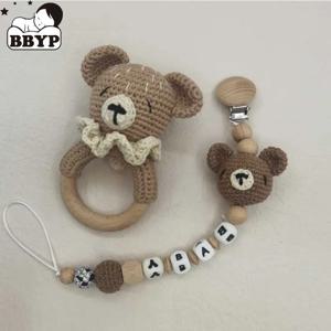 아기 딸랑이 크로 셰 뜨개질 곰 Teether 딸랑이 종소리 젖꼭지 체인 신생아 몬테소리 교육 장난감 나무 반지 아기 장난감
