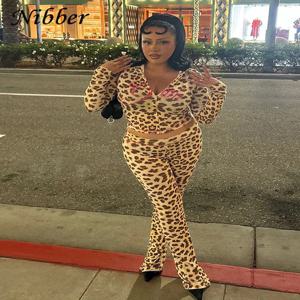 니버 레오파드 무늬 2 개 세트 여성 가을 트랙수트 선수 용 후드 크롭 재킷 + 플래 팬츠 스트레치 매칭 세트