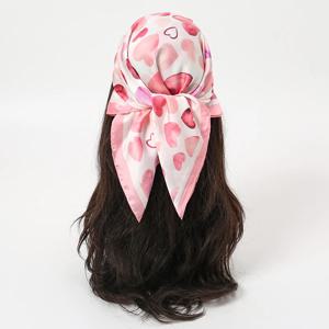 여름 해변 70*70cm 스퀘어 실크 이슬람 Hijab 스카프 여성 손수건 하트 프린트 헤드 두건 작은 패션 럭셔리 스카프 넥타이