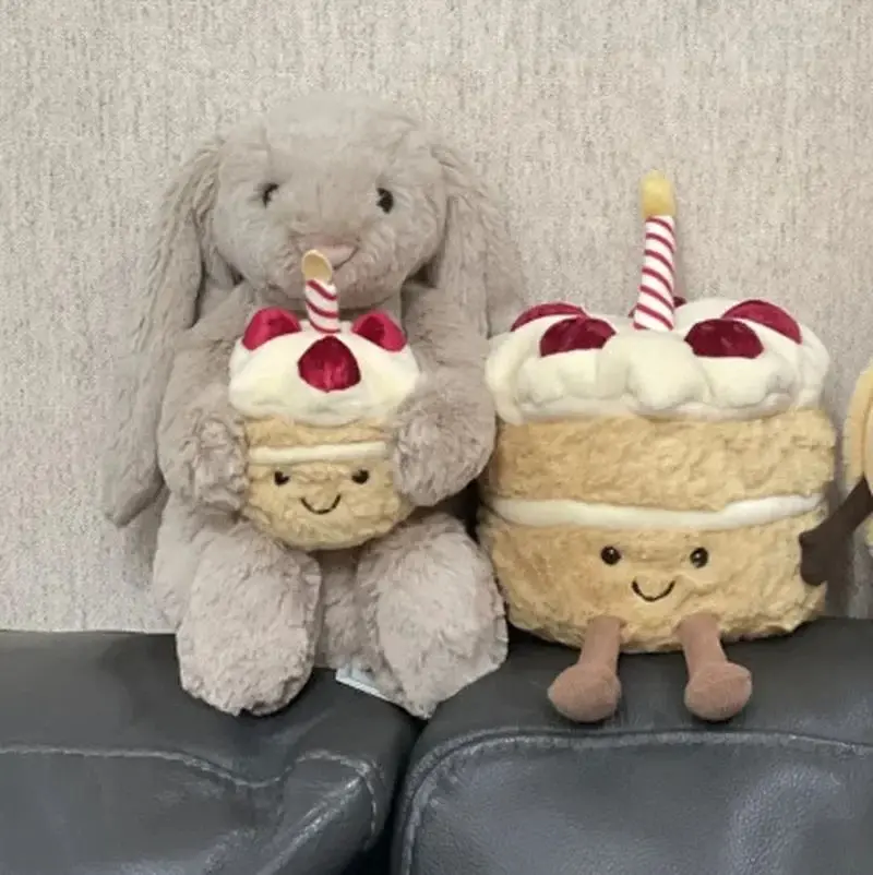 젤리와 고양이 수줍은 토끼 보니는 생일 케이크 인형을 가져옵니다 귀여운 진정 동반자 봉제 인형 진정 장난감 휴일 선물