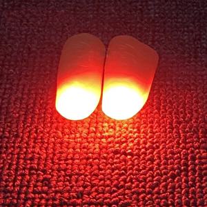 2PCS 매직 트릭 손가락 LED 배터리 구동 매직 소품 할로윈 매직 트릭 손가락 엄지 손가락 파티 장난감 어린이를위한