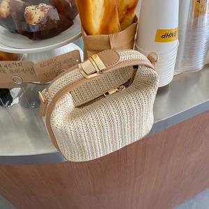 Yogodlns 여름 작은 밀짚 핸드백 트렌디 한 숄더 백 짠 버킷 크로스 바디 백 캐주얼 해변 해변 가방 Gilrs Handle Tote