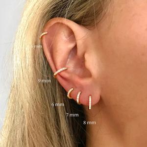 2PCS 스테인레스 스틸 최소 후프 귀걸이 크리스탈 지르코니아 작은 Huggie 얇은 연골 귀걸이 헬릭스 Tragus 피어싱 쥬얼리