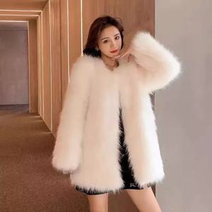 2024 Lnternet 유명한 겨울 새로운 너구리 모피 여성용 중간 길이 여우 모피 젊은 코트 한국어를위한 유행 모조 모피 코트