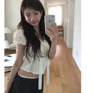 여름 섹시한 짧은 v 넥 셔츠 레이스 트림 폴리 에스터 섬유 순수 컬러 여성 패션 탑 A25 2025 여름 컬렉션