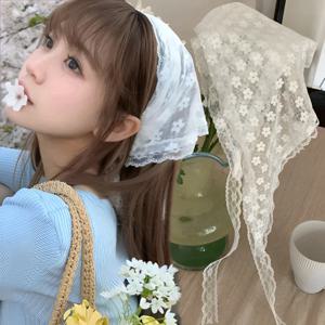 프랑스어 목가적 인 삼각형 머리 스카프와 여름 모자를 쓰고 있죠 머리 장식 여자 여자 레이스 밴드